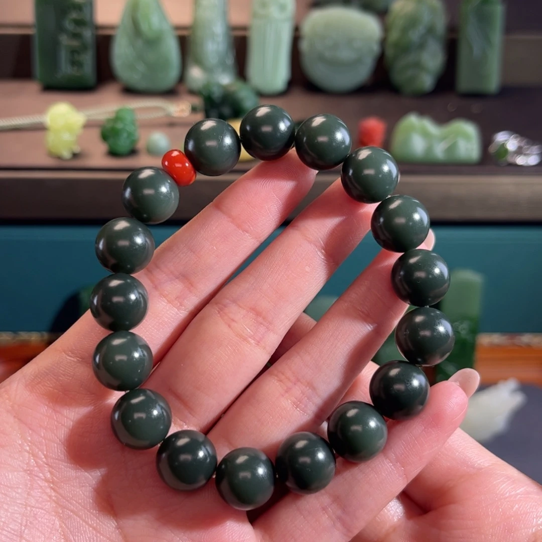 羊***子和田玉未镶嵌颈饰