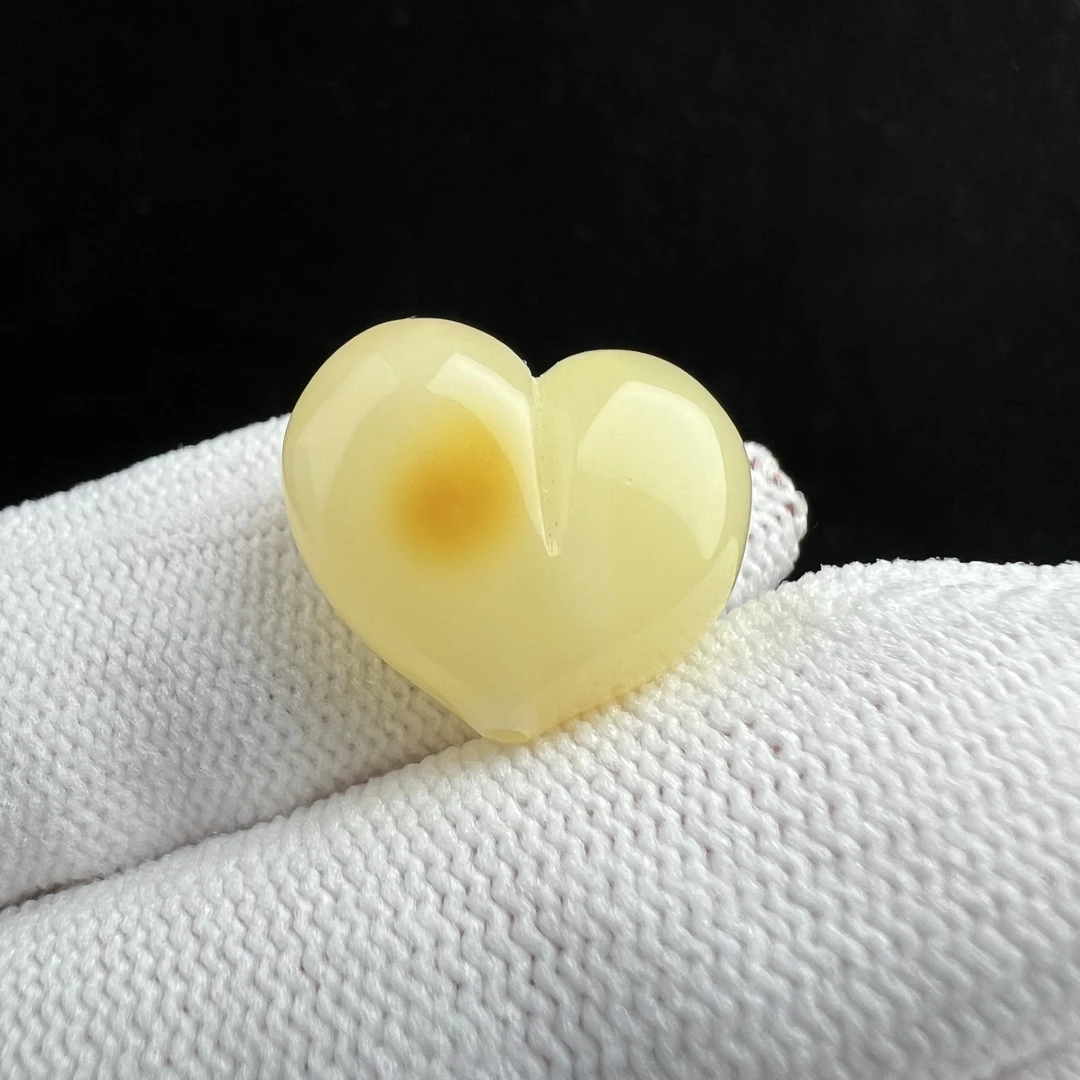 M4734天然蜜蜡 爱心18.8*16mm 保真原矿