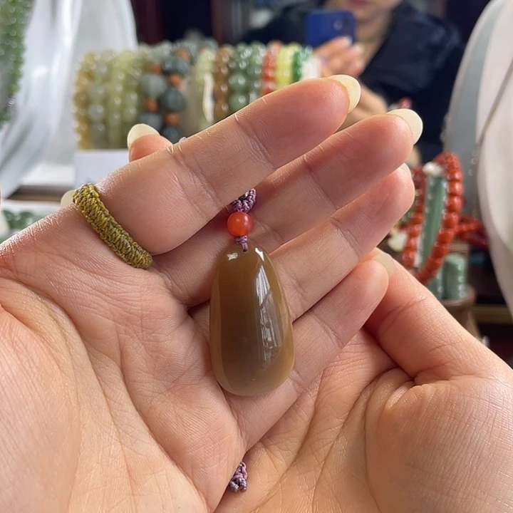 和田玉未镶嵌吊坠(赠链)