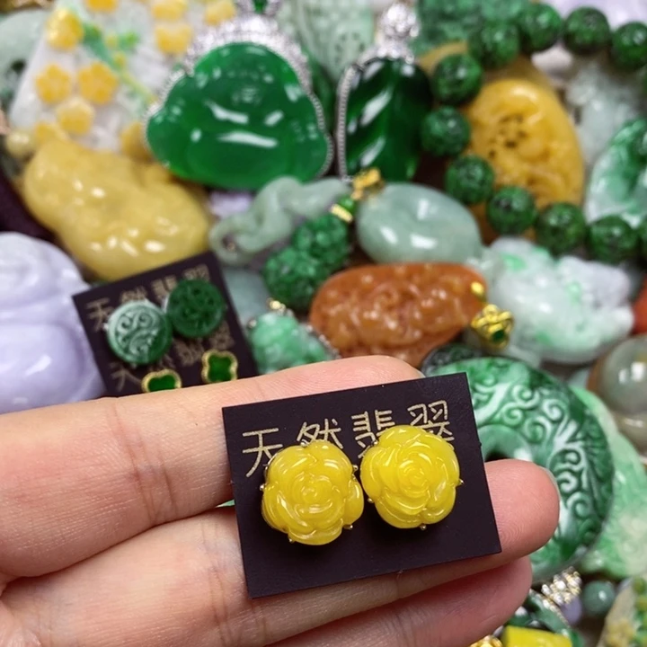翡翠未镶嵌吊坠(赠链)
