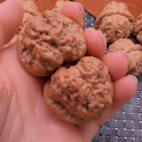 文玩核桃把件F*K边38左右