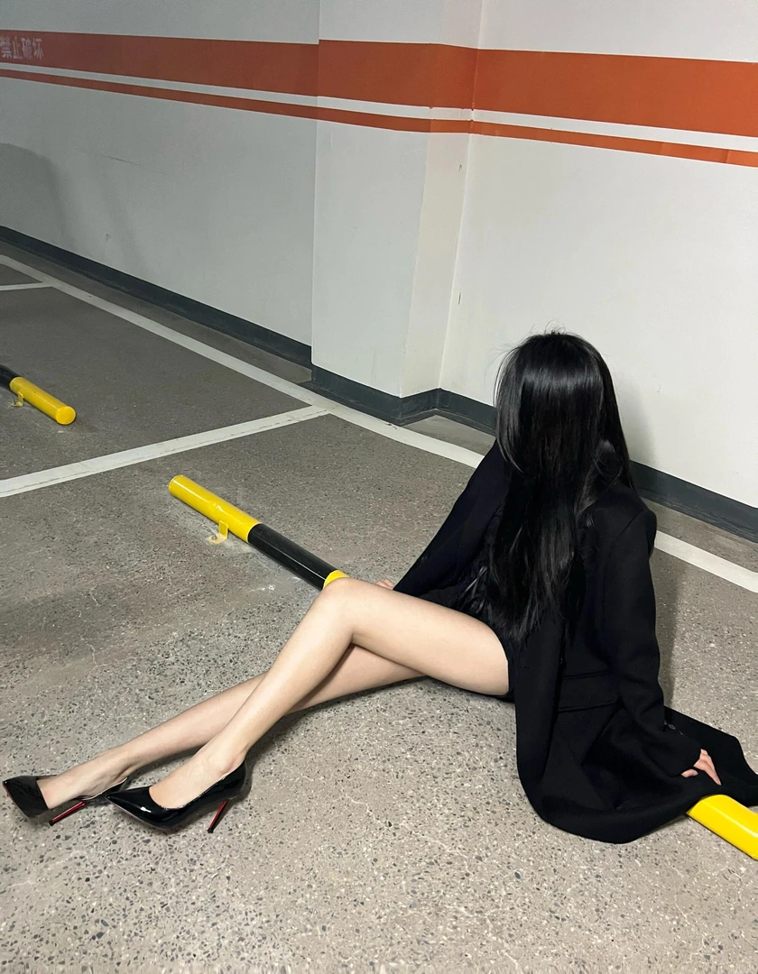 小个子高跟鞋女2025新款尖头细跟红底小个子漆皮单鞋性感御姐风