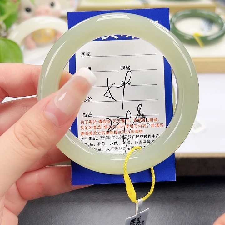 和田玉未镶嵌手镯