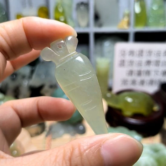 爱***y蛇纹石玉未镶嵌颈饰
