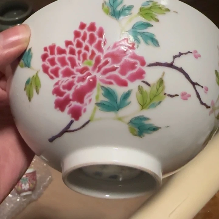 粉彩花卉纹碗   俢*粉彩花卉纹碗