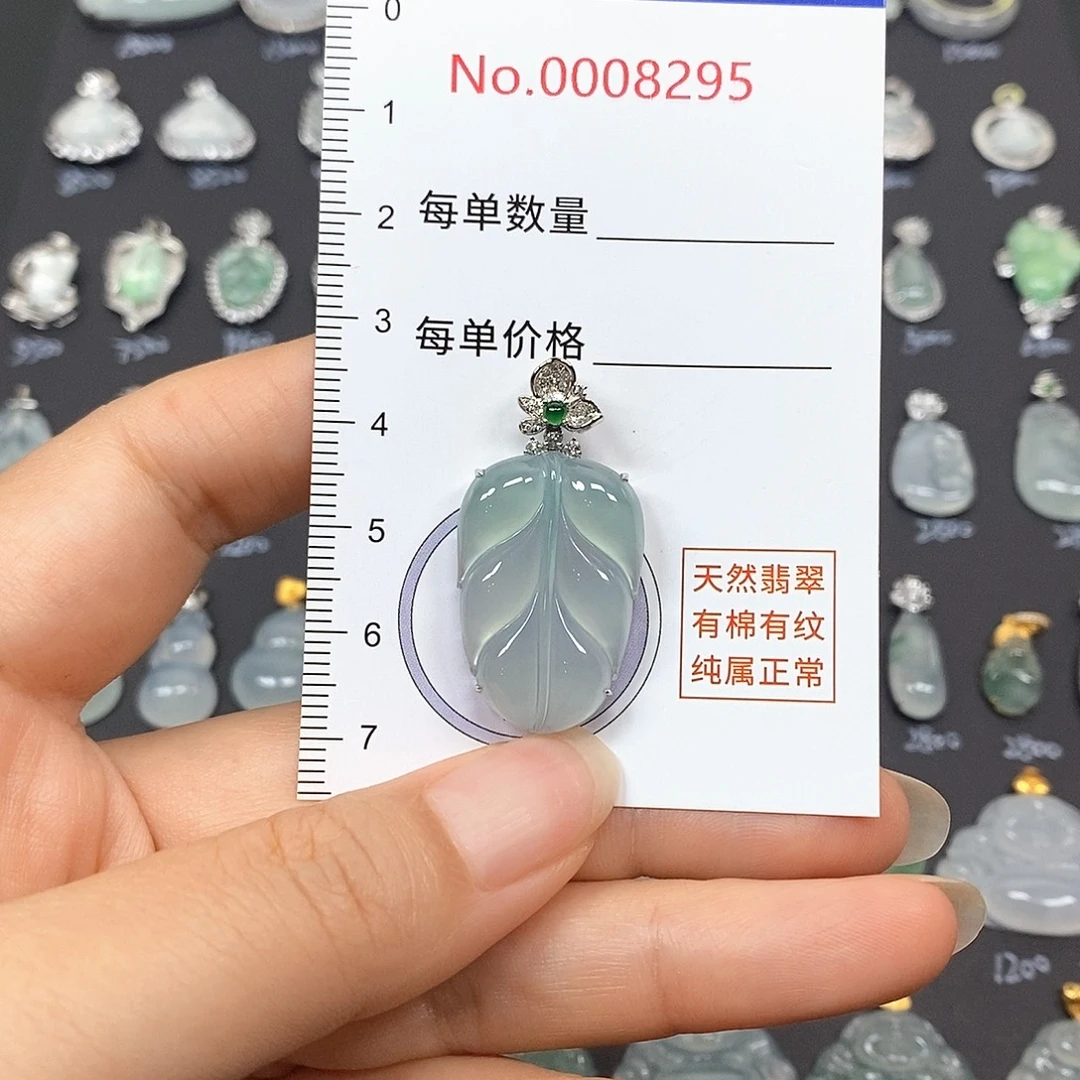 颈饰18K金镶嵌翡翠