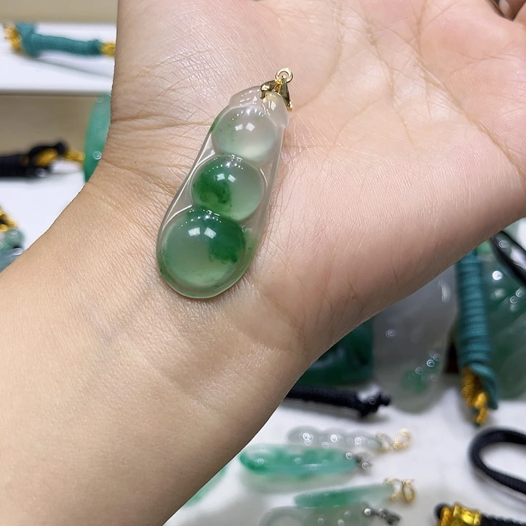 石英质玉（非洲翠）未镶嵌颈饰黄*