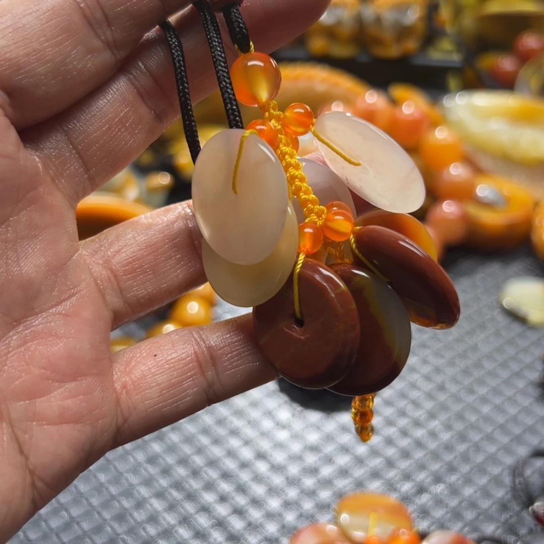 石英质玉未镶嵌颈饰