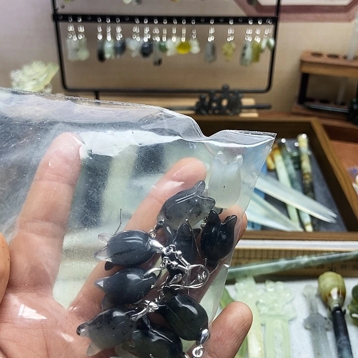 岫玉发簪未镶嵌怀**兔