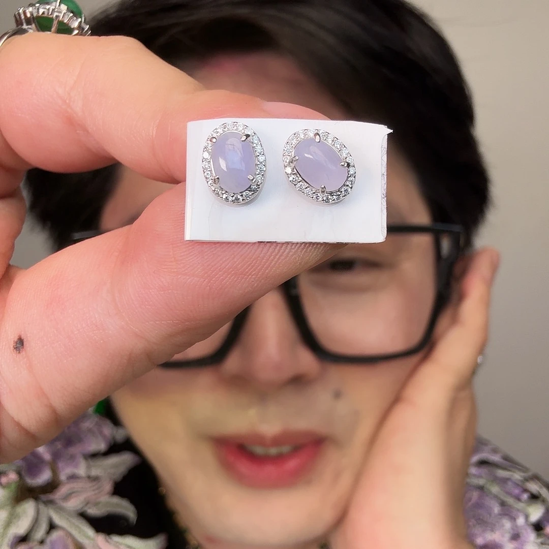 翡翠未镶嵌颈饰一对