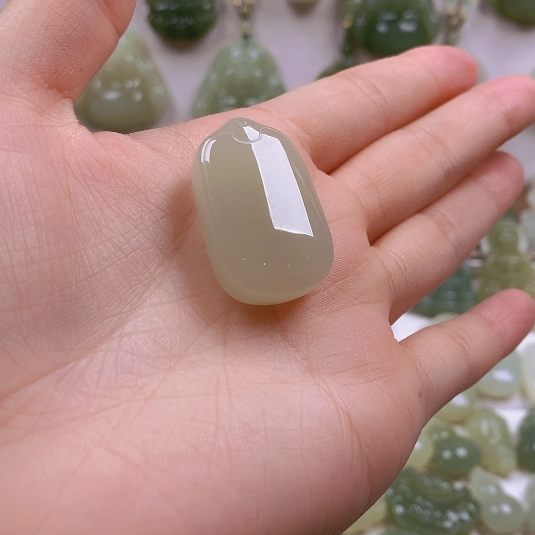 坦***然和田玉未镶嵌颈饰