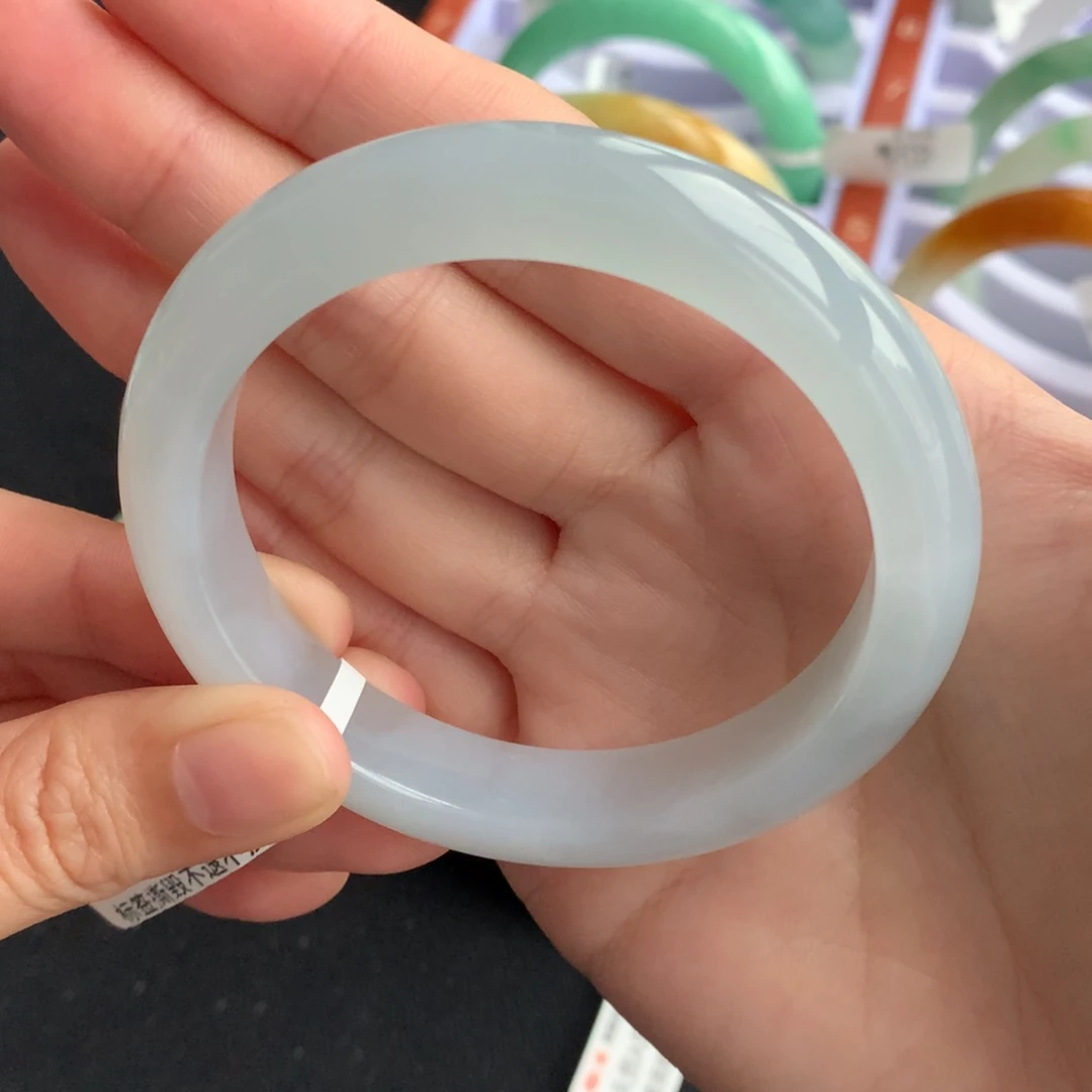 翡翠手镯未镶嵌呜**溜手镯