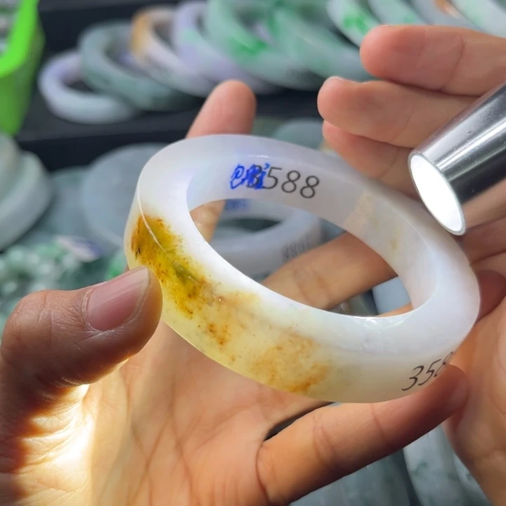 定制翡翠未镶嵌手镯