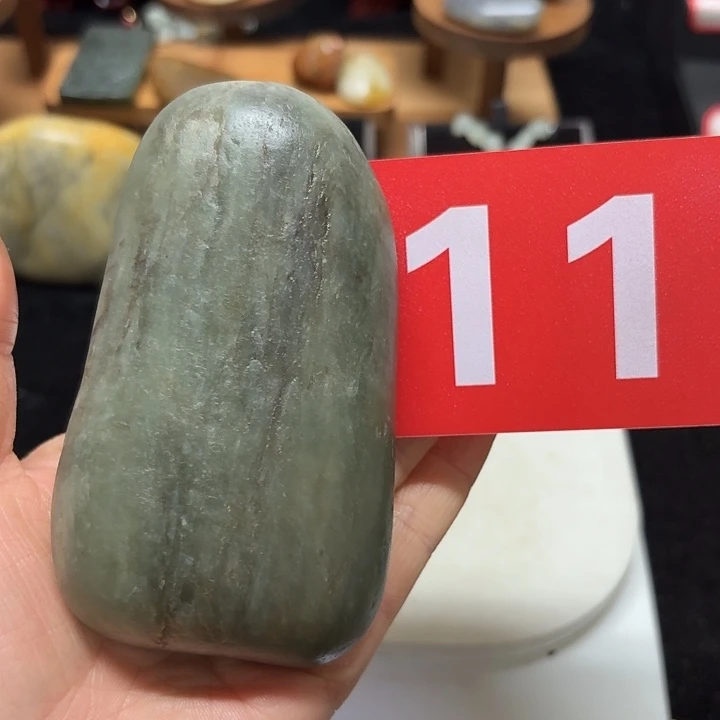 和田玉未镶嵌把件