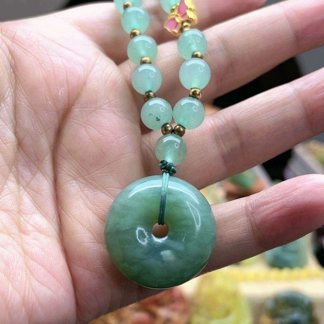 蛇纹石玉颈饰未镶嵌