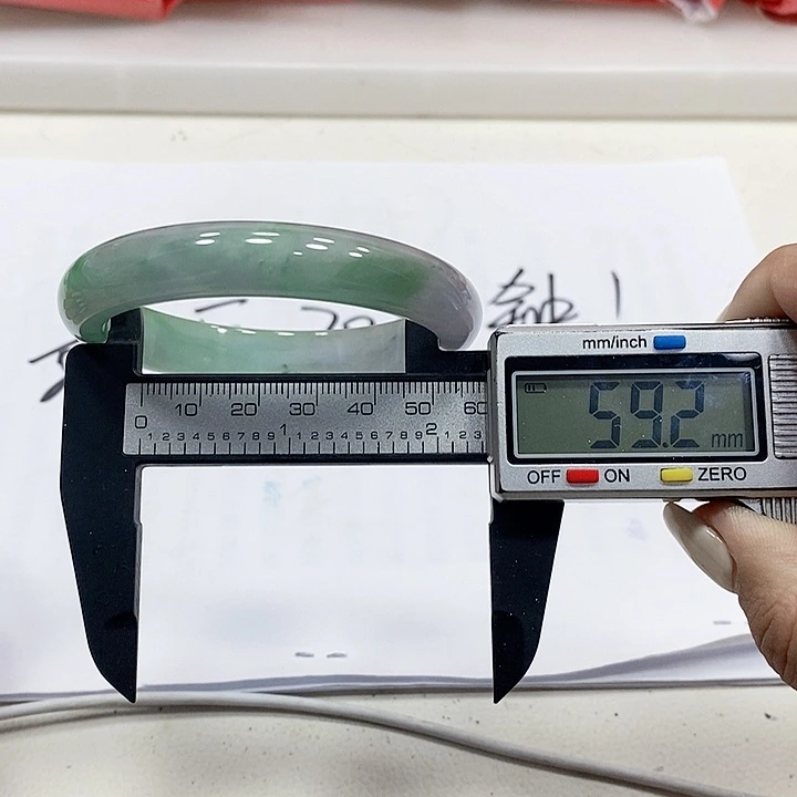 翡翠手镯未镶嵌7。