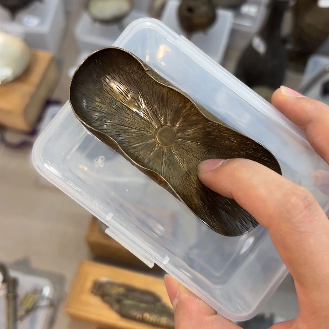 小***子非常喜欢这个瓷器