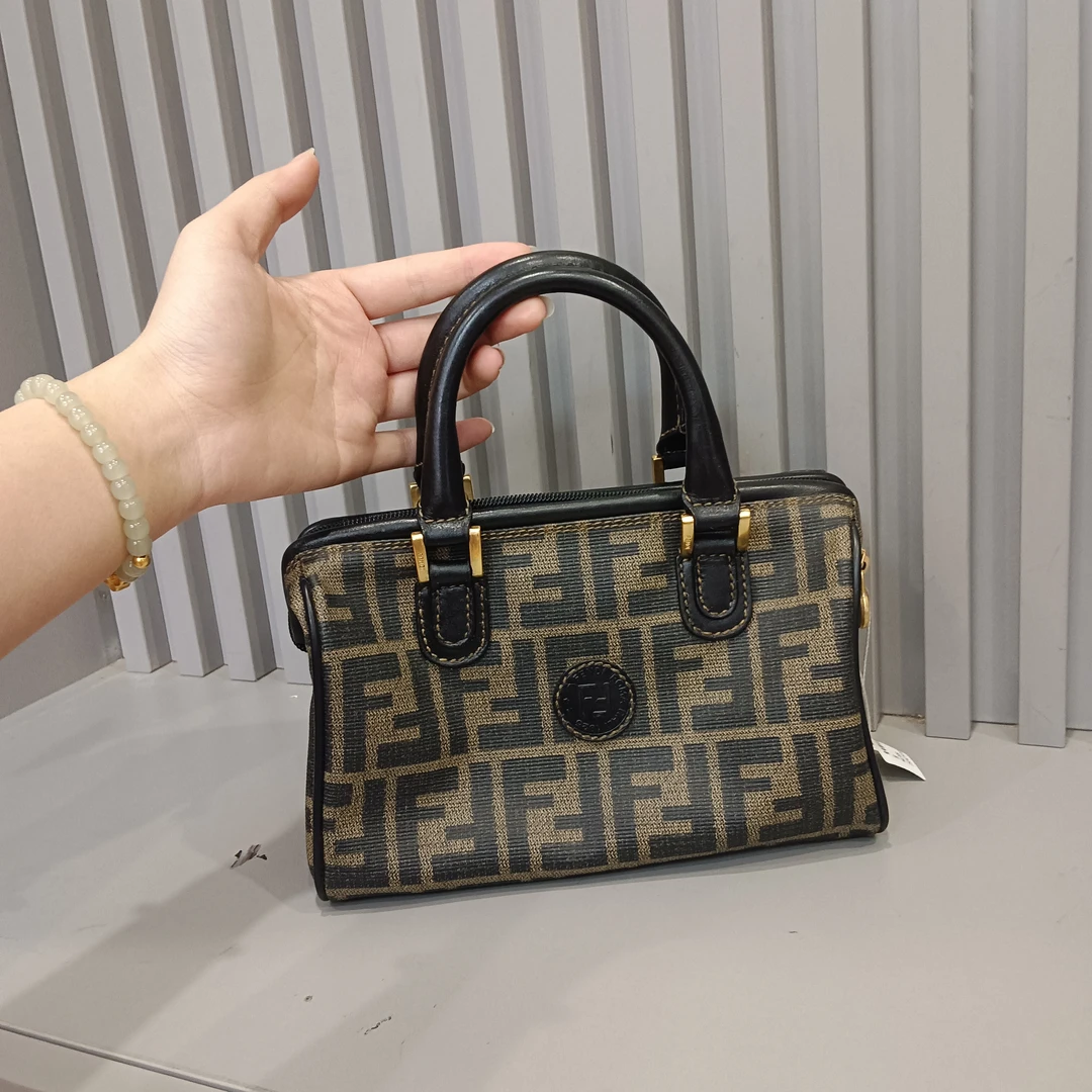 95新 FENDI/芬迪 兔兔奢轩轩/芬迪手提包/26065