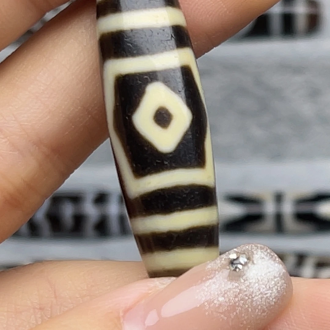 玛瑙/玉髓颈饰未镶嵌N****、