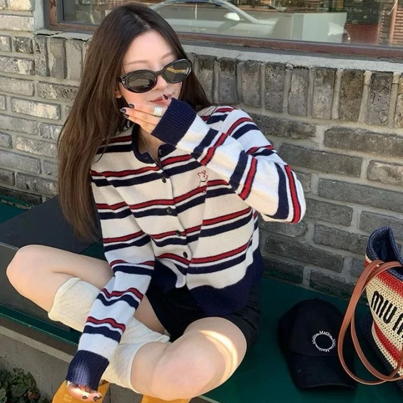 复古修狗刺绣条纹针织开衫女2025秋季宽松慵懒风减龄显瘦毛衣外套