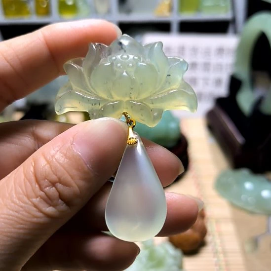 蛇纹石玉未镶嵌颈饰