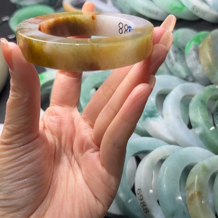 定制翡翠未镶嵌翡翠手镯