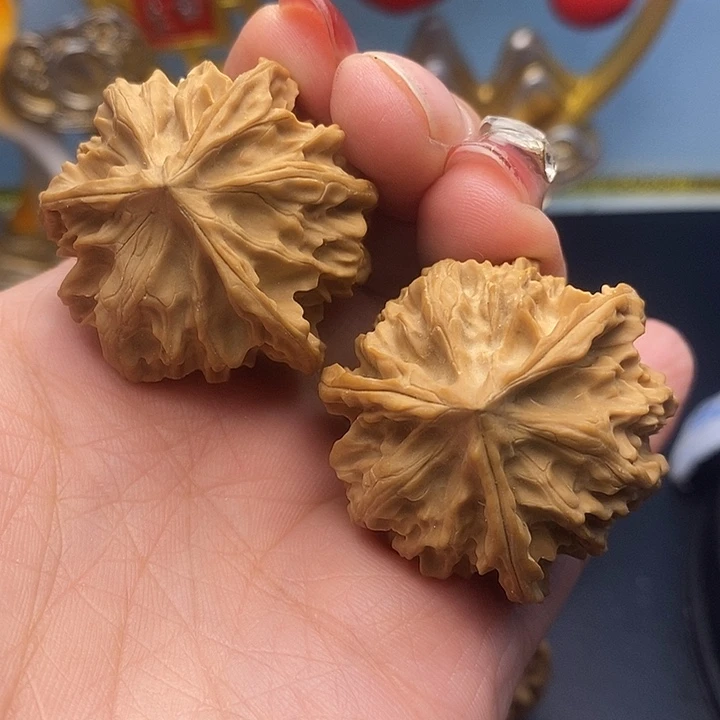 半***°文玩核桃吊坠三棱38