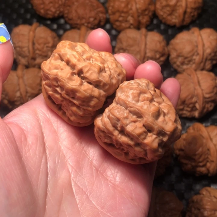 文玩核桃把件开背暴力肌肉