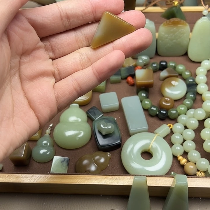 和田玉未镶嵌挂件