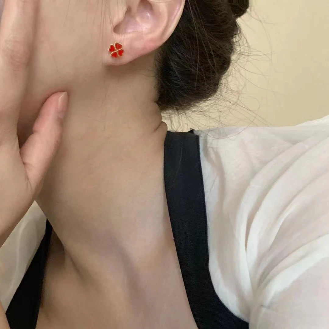 钛钢耳饰 简约女红色四叶草耳环四叶草耳骨钉女螺丝扣幸运草耳扣