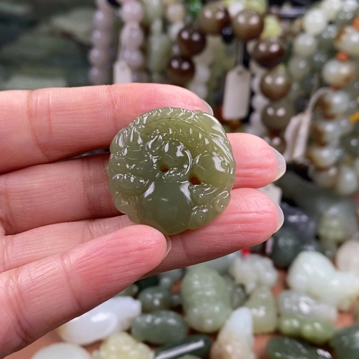 和田玉未镶嵌颈饰