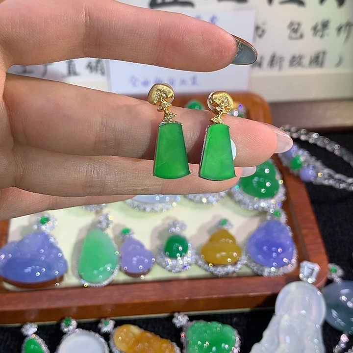 18K金镶嵌翡翠耳饰18k