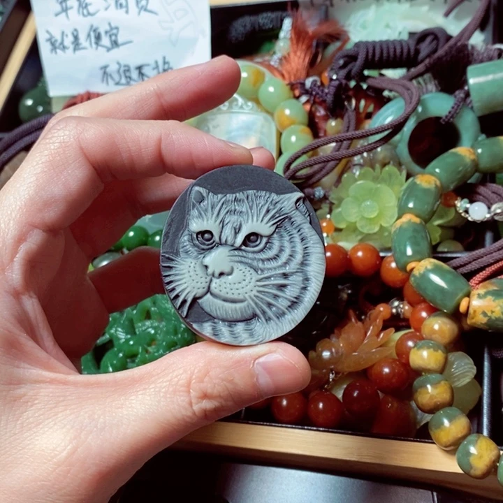 蛇纹石玉颈饰未镶嵌