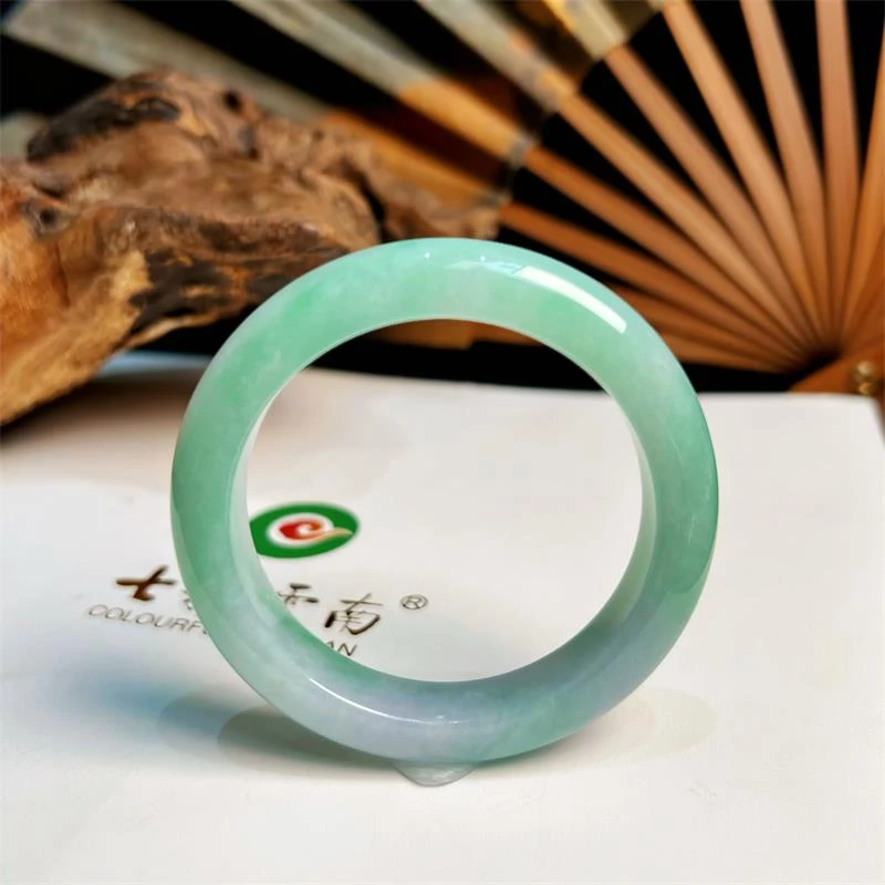 Colourful Yunnan/七彩云南冰种甜绿飘花翡翠手镯