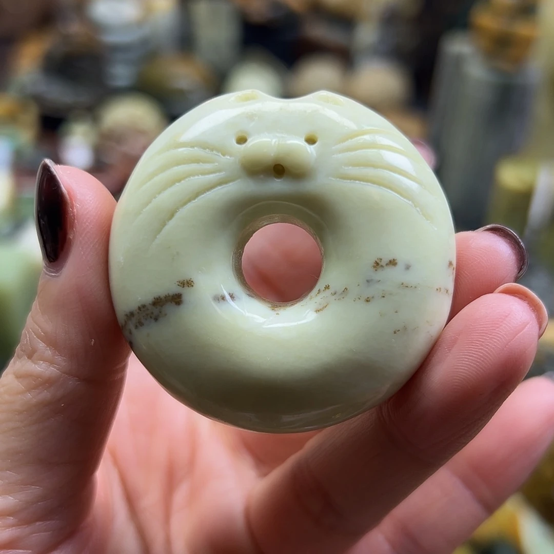岫玉未镶嵌颈饰辽阳料水草猫扣