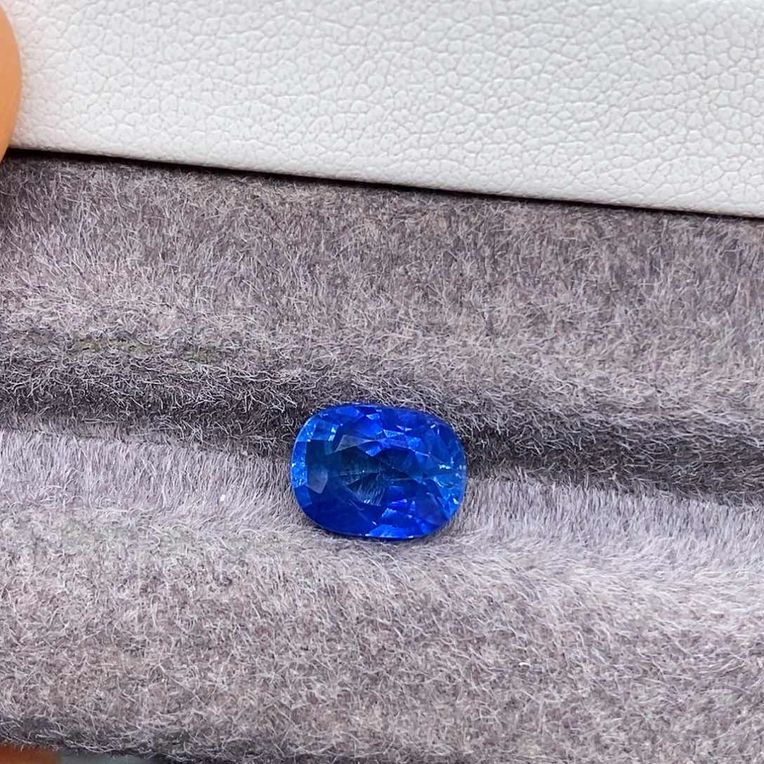 蓝宝石裸石未镶嵌3.6克拉浓郁矢车菊