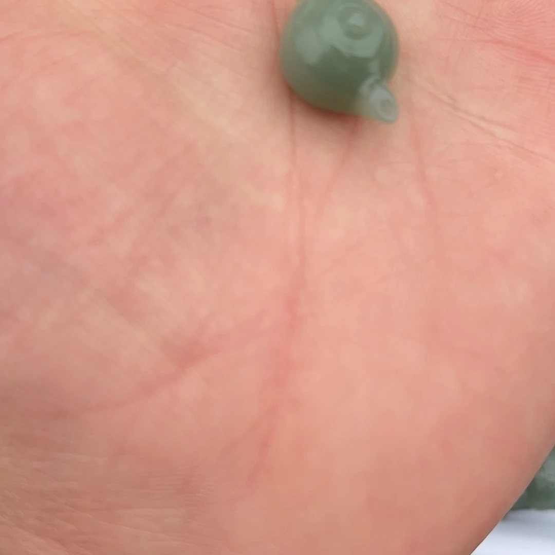 和田玉颈饰未镶嵌半***?