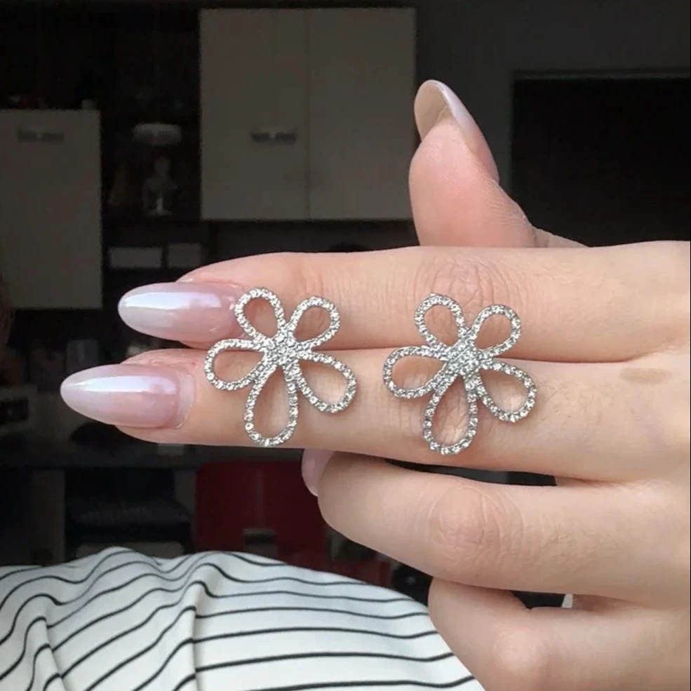 铜合金耳饰 超闪锆石网红花型设计感耳钉女2025韩国气质耳饰