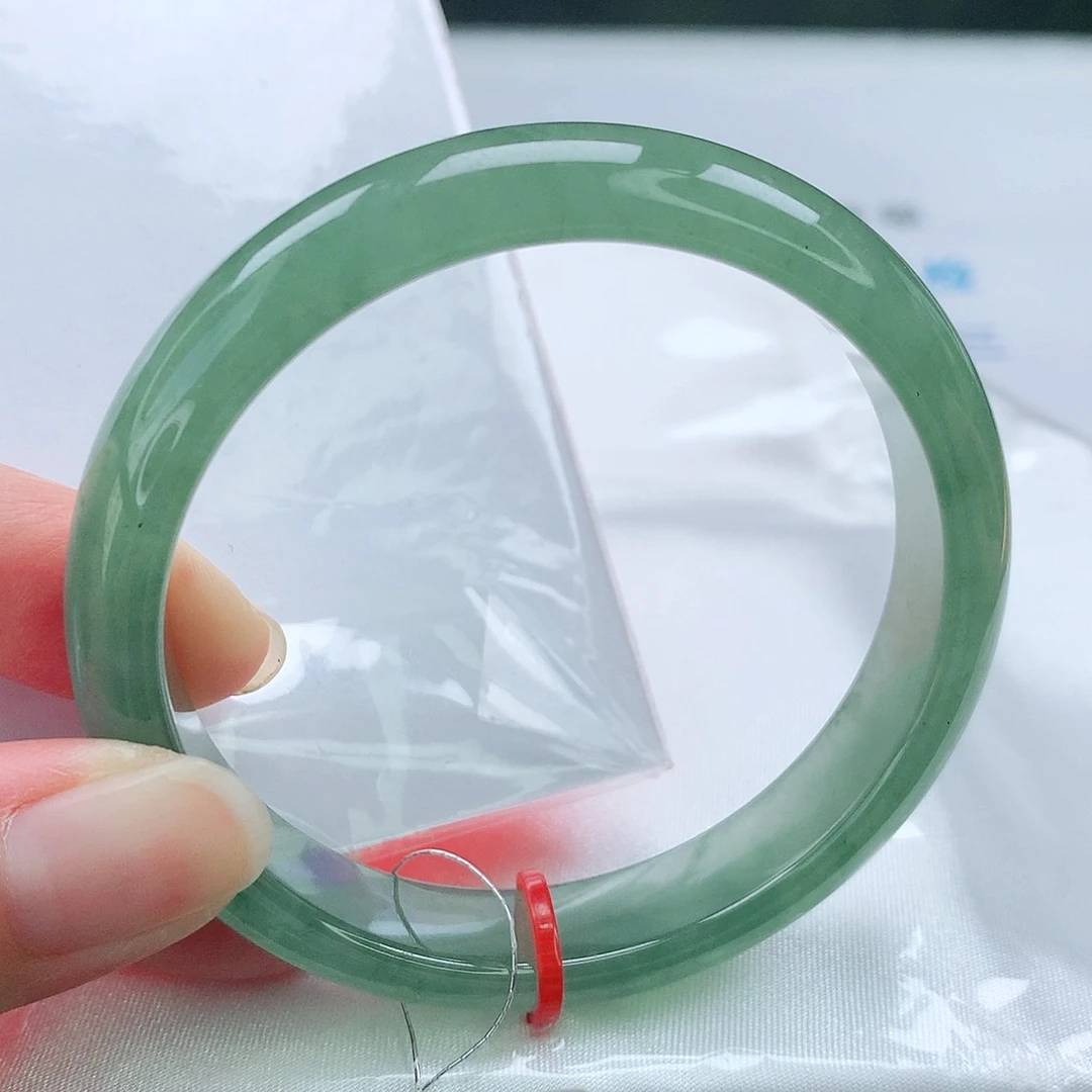 翡翠手镯未镶嵌54圈