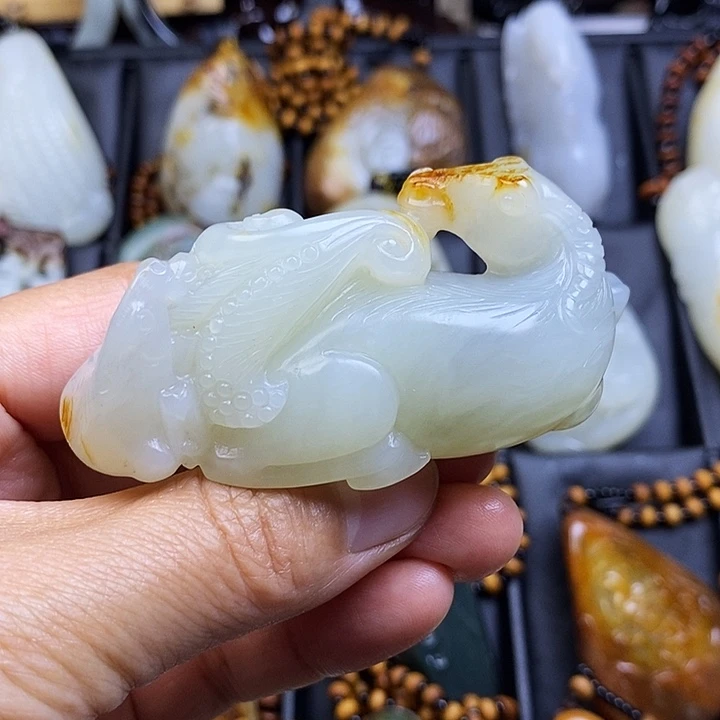 和田玉未镶嵌把件