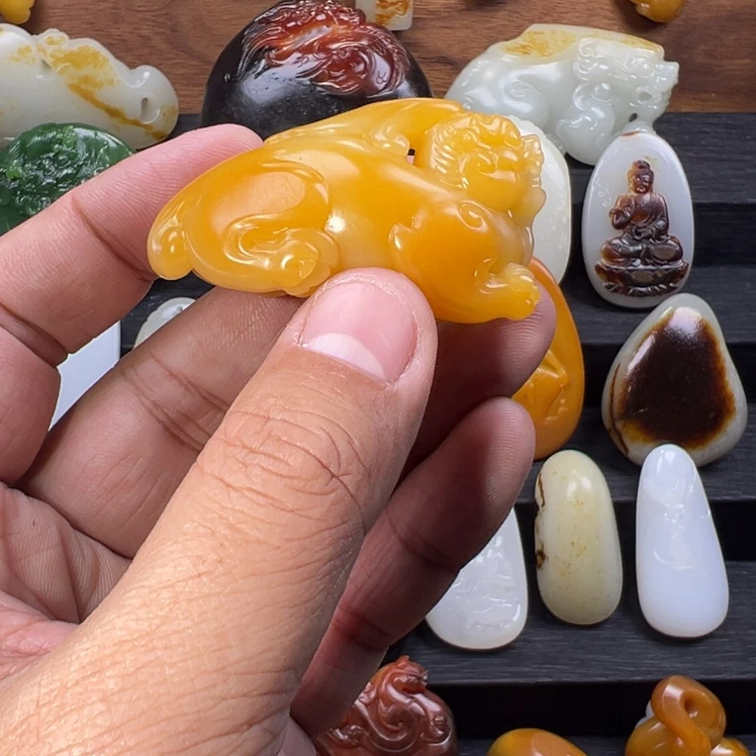 和田玉颈饰未镶嵌竹****?