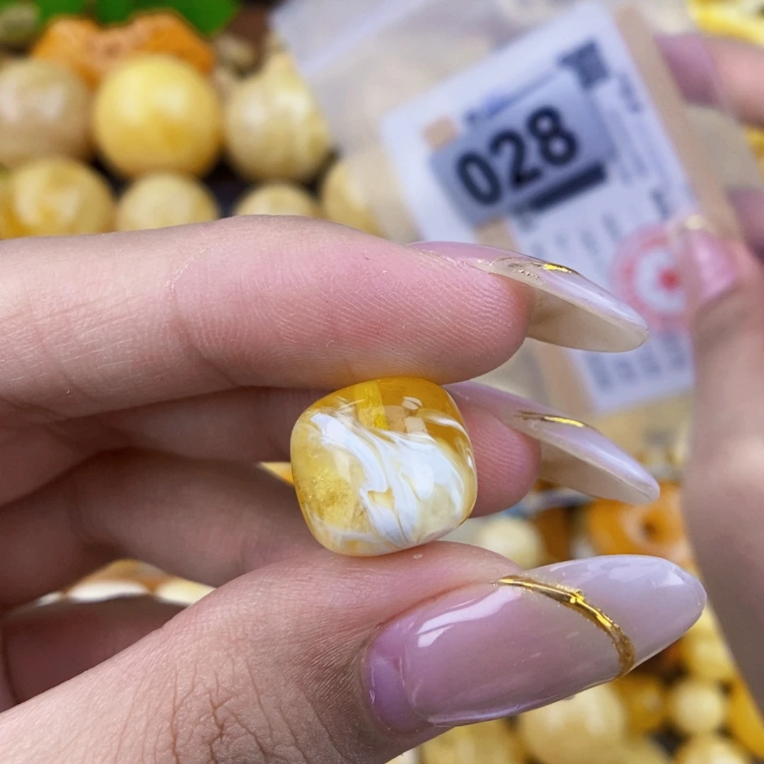 巴***u琥珀未镶嵌珠宝奇石13.6 一颗粉