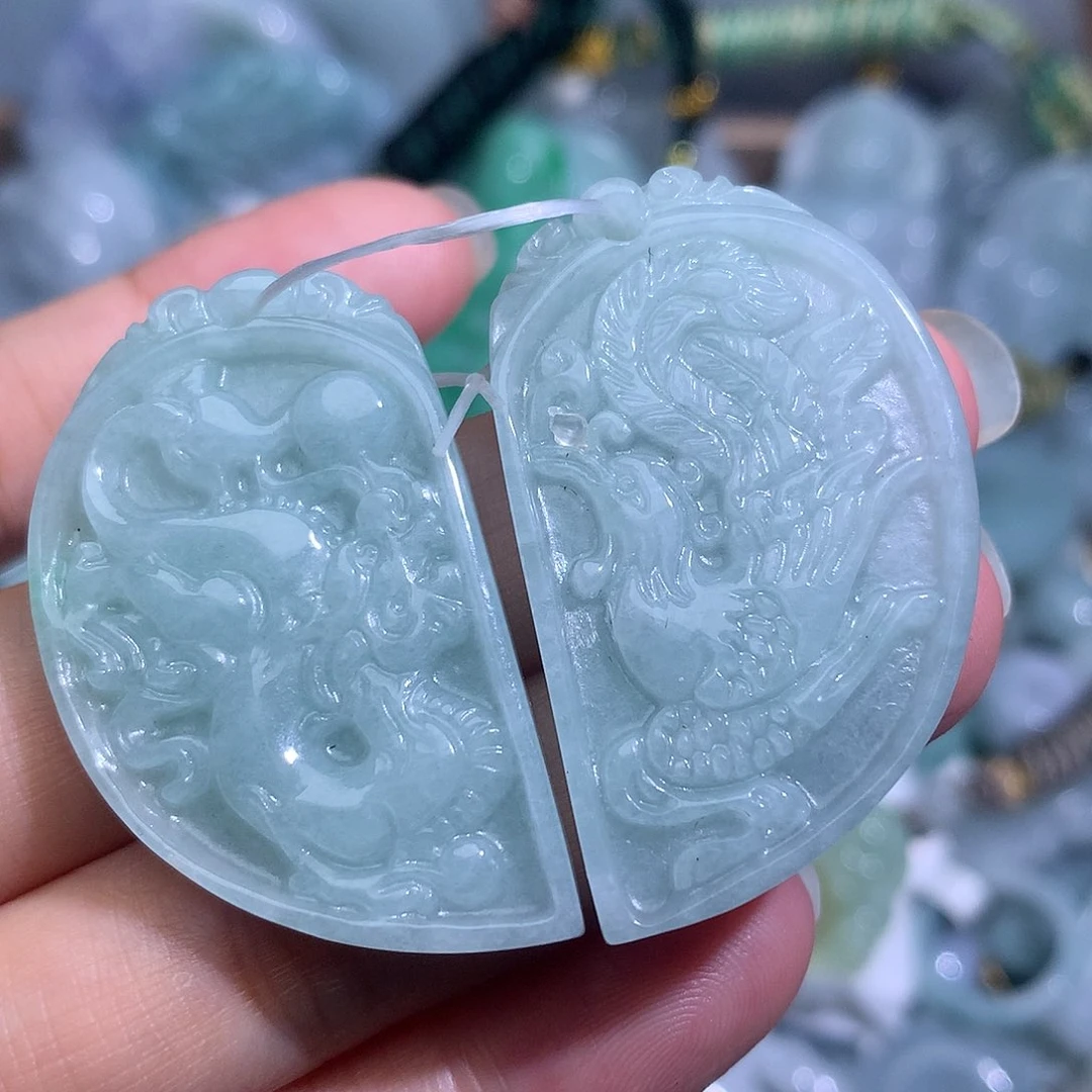 翡翠未镶嵌颈饰2747。