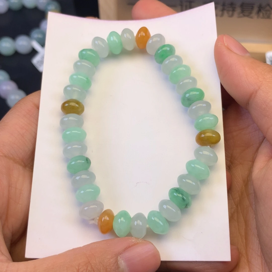翡翠颈饰未镶嵌我****。天然缅甸翡翠