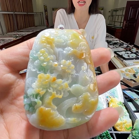 翡翠未镶嵌项圈一个