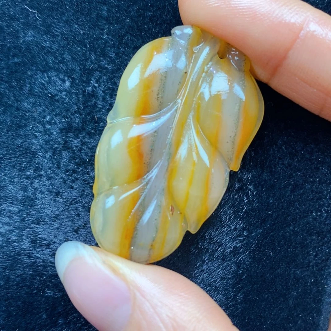 未镶嵌石英质玉（黄龙玉）颈饰
