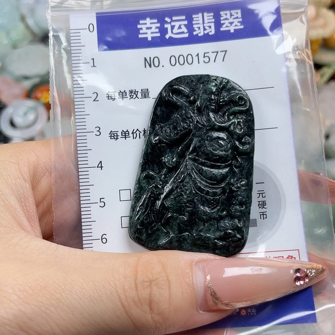 翡翠未镶嵌颈饰Hhh