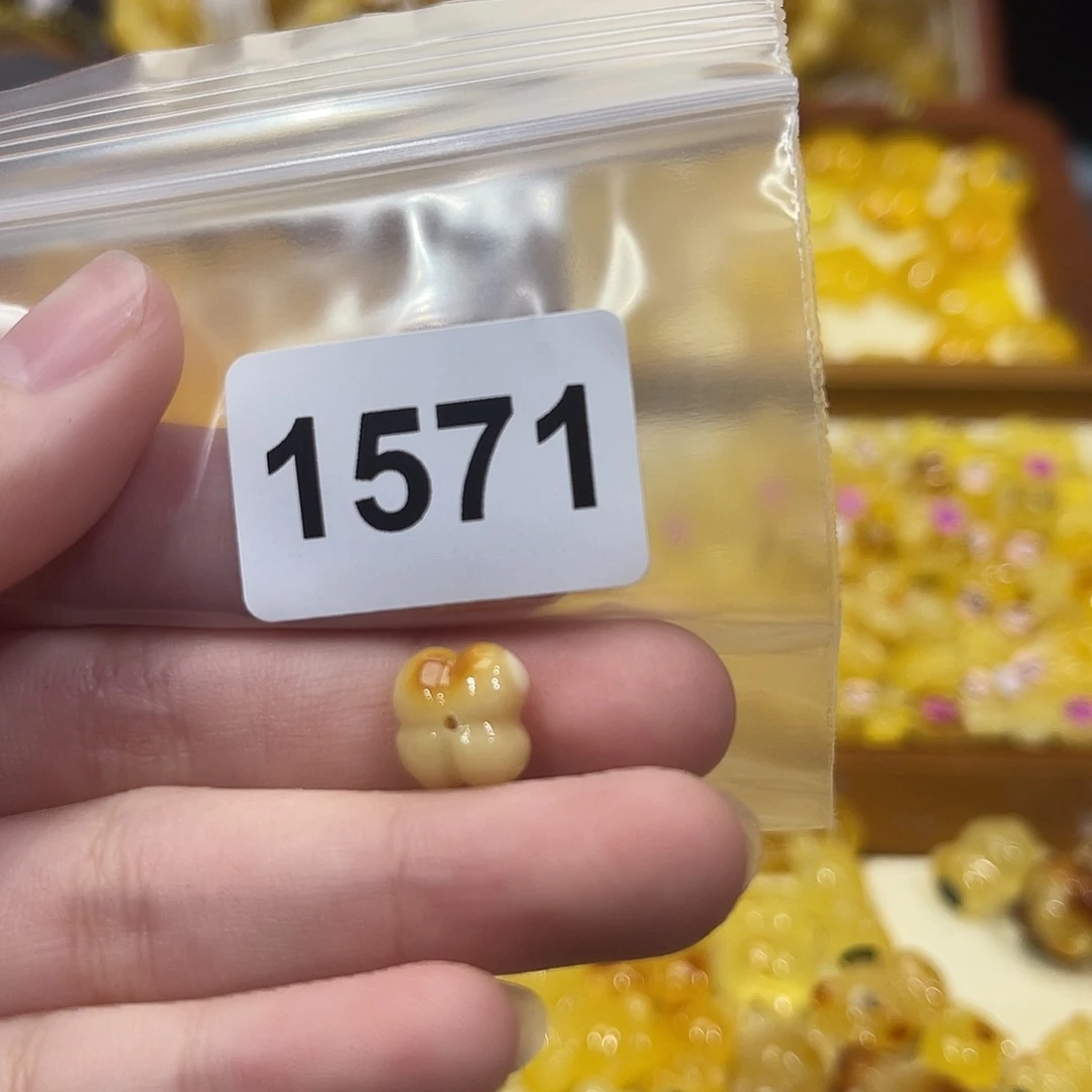 琥珀珠宝奇石未镶嵌