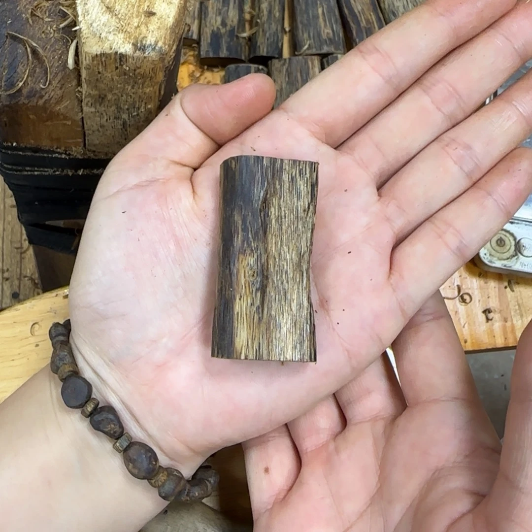 沉香吊坠奇楠沉香素牌吊坠10.4克