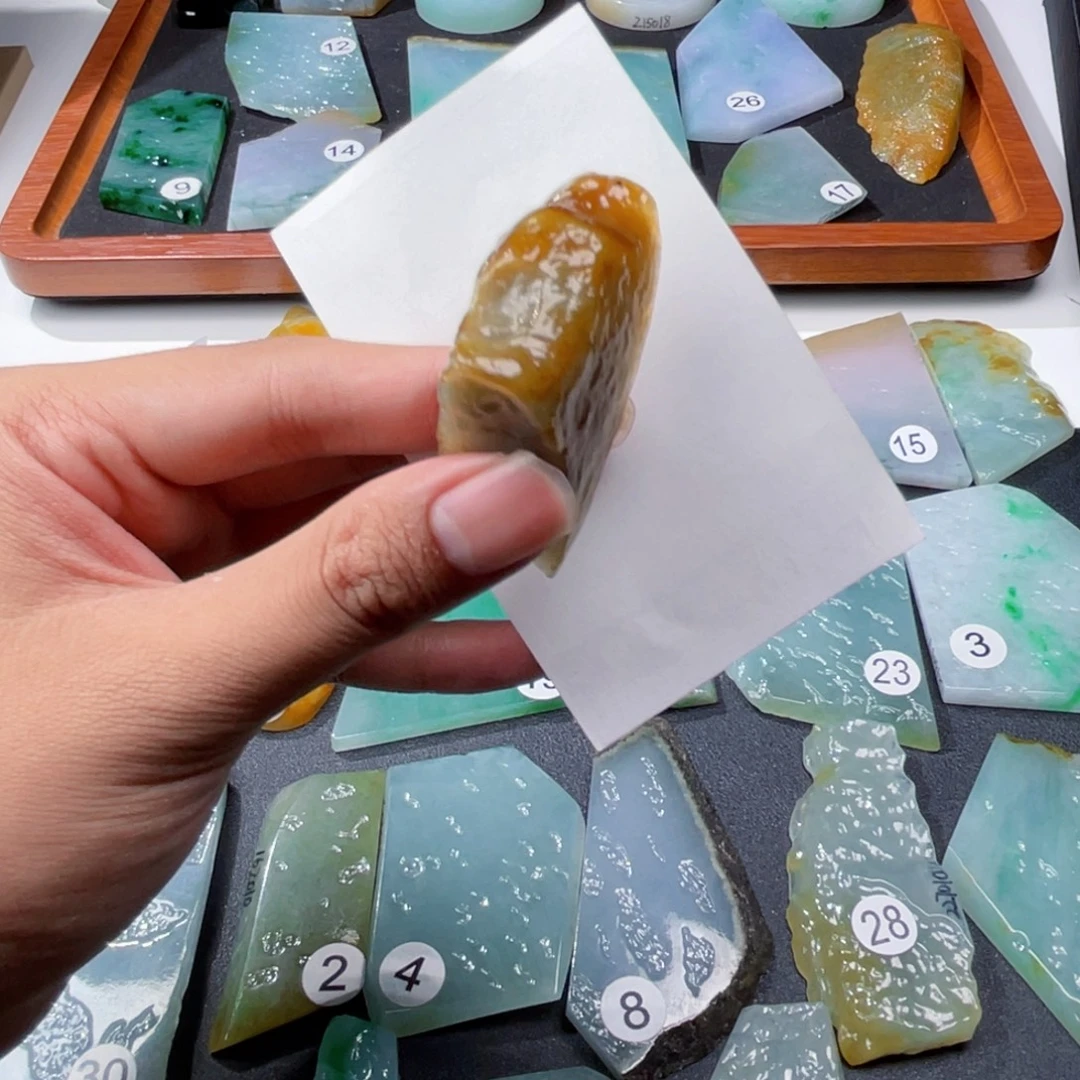 定制翡翠未镶嵌黄翡小挂件料